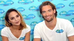 Pierre après pierre, jour après jour de siècle en siècle avec amour il a vu s'élever les tours qu'il avait bâties de ses mains. Valerie Begue Evoque Sa Tres Belle Relation Avec Son Ex Mari Camille Lacourt Femme Actuelle Le Mag