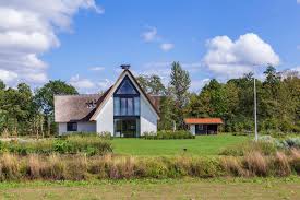 Vraag nu de scherpste offerte aan van een bijzondere houten woning. Buitenstate Buitenstate Makelaars Landelijk Wonen In Vrijstaande Woningen En Woonboerderijen