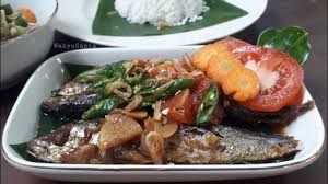 Resep pindang bandeng dari chef hotel berbintang. Asiknya Memasak Resep Praktis Ikan Pindang Bumbu Kecap Lombok Ijo Halaman 1 Kompasiana Com