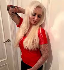 In fünf sitzungen im abstand von je vier wochen lasert dr. Daniela Katzenberger Beide Arme Komplett Tatowiert Ok Magazin