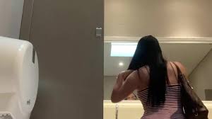 CAMARA EN BAÑO PUBLICO 4kPorn.XXX