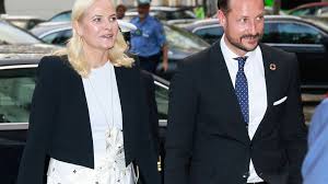 Find the perfect crown princess mette marit stock photos and editorial news pictures from getty browse 15,110 crown princess mette marit stock photos and images available, or start a new search. So Stylish War Prinzessin Mette Marit Bei Deutschland Besuch Promiflash De