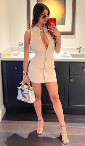 Leg_45 on X: Even clothed Mia Khalifa looks hot. Love her porn scenes  t.coLt3ep8A1tE  X