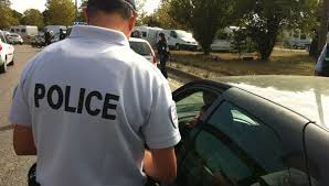 L'agent a alors fait usage de son arme, mais le. Un Policier Tire Sur Une Voiture A Cagnes Sur Mer Le Conducteur Foncait Droit Vers Lui