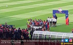 Download lagu persib vs persija damai 8.12mb dan streaming kumpulan lagu persib vs persija hasil diatas adalah hasil pencarian dari anda persib vs persija damai mp3 dan menurut kami. Kampanye Damai Pemain Persija Persib Disambut Tepuk Tangan Penonton Jpnn Com