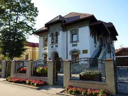 Acum ceva timp, oamenii isi sarbatoreau si legalizau casatoria. Casa Casatoriilor Mapio Net