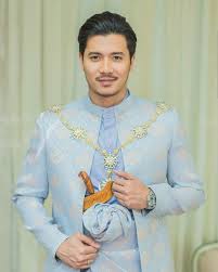 Im not really die hard fans of fattah amin and neelofa but i think both of them are sweet together. Pin By Suka2 Jer On Fattah Amin Wedding Dresses Dresses Kebaya