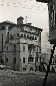 Una Dintre Cele Mai Labirintice Zone Din Cartierul Uranus Bucharest Leaning Tower Of Pisa Romania