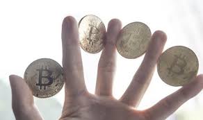 From jamie dimon to top hedge fund managers, many experts have been predicting the fall of bitcoin any moment now. Bitcoin Price Live Bitcoin Price To Crash Again After Bubble Claim City Business Finance Express Co Uk
