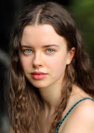 Serena Payne's Instagram, Twitter & Facebook