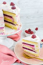 Die cremes noch einmal wie beschrieben einstreichen und zum schluss die himbeercreme mit dem überstehenden boden zudecken. Himbeer Zitronen Torte Genusskind