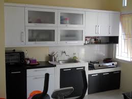 Kitchen set minimalis dapur kecil yang satu ini tidak memerlukan banyak tempat dan ruang, sehingga cocok sekali bagi anda yang memiliki ruangan minimalis. Inspirasi Contoh Desain Kitchen Set Minimalis Viku Furniture Bandung