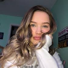 Cassie Murphy's Instagram, Twitter & Facebook