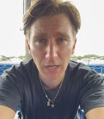 Is Dave in a relationship? Who is R? : r/glassanimals