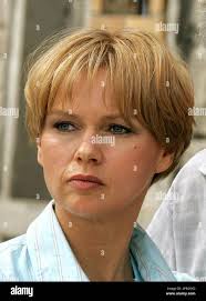 ARCHIV**Veronica Ferres als Sara Bender bei Dreharbeiten zu dem  zweiteiligen Fernsehfilm "Die Frau vom Checkpoint Charlie" in Leipzig am  15. Mai 2006. Ferres hat selbst unangenehme Erfahrungen mit  DDR-Grenzkontrollen gemacht. Als 18-Jaehrige