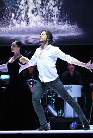 El bailaor llega a mira quien baila para calificar la técnica de los famosos que participen, su vasta experiencia le da todas las herramientas para poder calificar los números musicales que se presenten. Pin On Joaquin Cortes