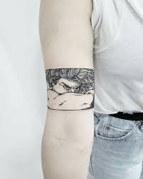 El ángel caído es sin duda un símbolo del triste destino y existen numerosos diseños que dependerá de la persona que lo quiera llevar en su piel y del estos tatuajes suelen ser amplios por eso se necesita un espacio grande en el cuerpo para poder hacerlo, normalmente suele elegirse la pierna, el. Lucifer Tatuajes Inspiradores Tatuajes Interesantes Tatuajes Chulos