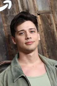 Jocelyn Shelton's Instagram, Twitter & Facebook