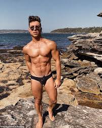 Dna cover model kurt roberts and actor hugh sheridan have revealed they are together, reports qnews. Tu8z9ypdkm63km