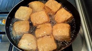 Cara membuat tahu isi sebenarnya tidak terlalu ribet dan bahkan bisa dikatakan cukup mudah. Cara Membuat Tahu Crispy Renyah Gurih How To Make Crispy Tofu Home Made Crispy Tofu Youtube