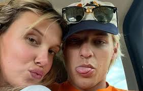 Quem é Jake Bongiovi, filho de Jon Bon Jovi e namorado de atriz de  'Stranger Things'