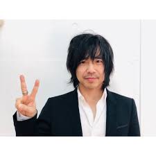 音楽と人 Twitter પર: "今日は次号の表紙、宮本浩次撮影でした。カメラマンは岡田貴之さん。旧知の2人で、スタッフ誰もつかずに隅田川をロケ。自然な表情がいっぱいの写真は音楽と人12月号で！ #宮本浩次 #音楽と人… "