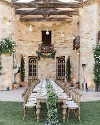 A Classic And Elegant Villa For The Stunning Bride And Groom Of Course Moderngarden Wedding Bridal Mariage En Exterieur Deco Mariage Mariage En Italie