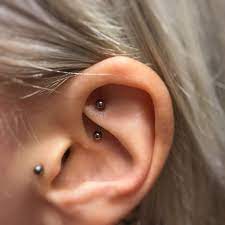 Rook Piercing With Titanium Curved Barbell Rook Lavistys Titaanisella Korulla Made By Cherryann Rook Piercing Jewelry Tragus Piercings Cute Ear Piercings