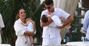 She was on six albums with banda eva, and seven more solo albums. Marido Da Ivete Sangalo E Filhos