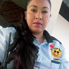 La escuela primaria Centro Escolar Huatulco promueve hacer menos costoso el  regreso a clases Si tienes: 🦺Uniformes 👟Tenis 🥾Zapatos 🎒Mochilas  📚Útiles En buen estado 🤝🏼 dona o cambia, siempre habrá alguien a