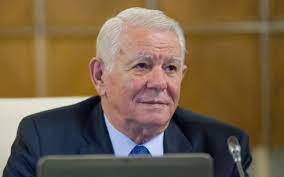 Un artist autentic, cel/cea pentru care arta sa este nu numai viața sa cotidiană, ci și (i)rațiunea sa de a fi, e greu de pensionat, adică de trecut înapoi, în registrul stării civile. Greu De Pensionat Melescanu BifeazÄ Al 6 Lea Partid S A Aliat Cu Dan Voiculescu
