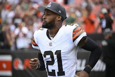 Five-time Pro Bowl cornerback Denzel Ward emerges as a primary trade target for the Las Vegas Raiders., do AI tạo