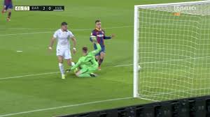 Juegan con un jugador más, dijo el delantero del huesca, rafa mir, que pasó por la cantera del barcelona. El Arbitro Senalo Un Inverosimil Penalti De Ter Stegen A Rafa Mir En El Fc Barcelona Huesca