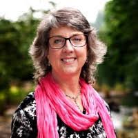 Elizabeth Bretschneider's Instagram, Twitter & Facebook