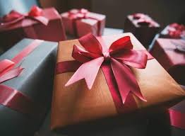 From stylish laptop covers to the latest electronics, we pulled together a wide range of gift ideas that will surely wow him or her. Personalized Gift For A Man Of 20 Years Hand Bags