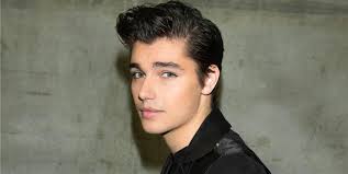 Kultur & nöjeförst ut i melodifestivalens andra deltävling är den rutinerade deltagaren anton ewald. Swedish Singer Anton Ewald Ladyboners