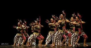 Ketiga unsur ini melebur menjadi bentuk tarian yang harmonis dan unsur yang paling. Tari Wira Pertiwi Tari Kreasi Baru Asal Jawa Tengah Sering Jalan