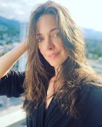 If you remember “Sun-In”, it's time for an eye cream. 🍋 ☀️ . . . . #sunin  #airdry #freshfaced #morningselfie #vancouverbc