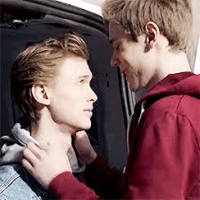 After the awkward first official encounter in the bathroom, even and isak talk outside on a bench, where emma eventually finds them and they become a trio. 10 Razones Por Las Que Amamos La Relacion De Isak Y Even Skam Spoiler Time