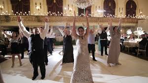 Cara Jon Flash Mob Dance Wedding Dance Flashmob Dj Weddingdj Mnbride Twincitieswedding Djbglad Toasti Flash Mob Twin Cities Wedding Wedding Dj