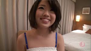 関西弁の童顔娘とイチャイチャデート！10代のエッチに成長したおっぱい乳首は感度も発達中 | エッチな写真