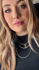 Deanna Randolph's Instagram, Twitter & Facebook