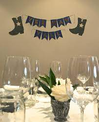 To avoid unnecessarily mess, preparing tons of food, and unpacking most of your dishes and kitchen utensils, you should look for cheaper and more practical options, such as plastic decoration. Going Away Party Ideas Pop Of Gold