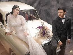 Maka harus memilih tempat yang terbaik untuk foto prewed di sewa studio jakarta atau indoor. 8 Foto Prewed Felicya Angelista Dan Caesar Hito Terlihat Menawan Dengan Gaya Klasik Diadona Id