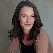 Mindy Bell's Instagram, Twitter & Facebook