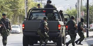 Le narcotrafiquant mexicain joaquin guzman, alias «el chapo», a fait appel de sa condamnation à perpétuité dès le lendemain de la décision d'un juge fédéral de brooklyn, selon un document versé au dossier lundi. Cocaine Et Oeuvres D Arts El H Baron De La Drogue Est Tombe