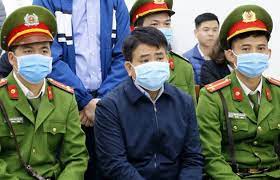 Ông nguyễn đức chung, cựu chủ tịch thành phố hà nội, hiện đang thụ án 5 năm tù. Ong Nguyá»…n Ä'á»©c Chung Ep Buá»™c Cáº¥p DÆ°á»›i Mua Hoa Cháº¥t Ä'á»ƒ Lam Lá»£i Cho Gia Ä'inh