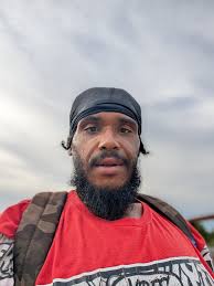 Hey guys , do you have friends or family telling you you've lost so much  weight but the scale numbers are pretty much still the same? Wondering why  this is happening. |