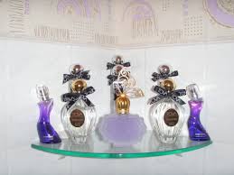 Le tragique masque de l'ombre semblait se pencher vaguement sur cet enfant. Dufte Von Tova Traumhafter Duft Und Parfums Webseite