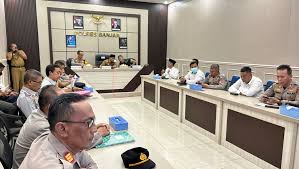 BANJAR – Jajaran Polres Banjar mematangkan kesiapan pengamanan arus mudik  dan balik Idul Fitri 1447 H melalui Rapat Koordinasi Lintas Sektoral  Operasi Ketupat Lodaya 2026 yang digelar di Aula Rastra Sewakottama, Senin (